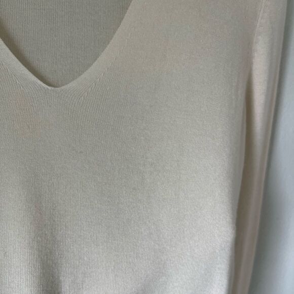 Theory Silk Cashmere Tie V-Neck Pullover - Picture 10 of 10